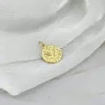 Medalla Religiosa de oro amarillo 18k con imagen del Espiritu Santo.