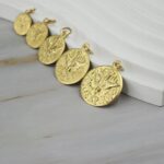 Medalla religiosa, de oro 18k, con un significado hermoso. Perfecta como regalo.