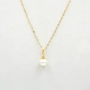 Conjunto de oro 18k con perla natural. Una joya clasica y atemporal, perfecta como regalo para uan fecha especial.