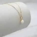 Una joya delicada y femenina, de oro 18k.