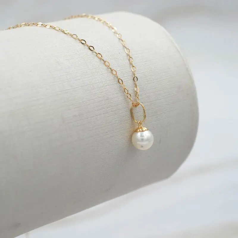 Una joya delicada y femenina, de oro 18k.