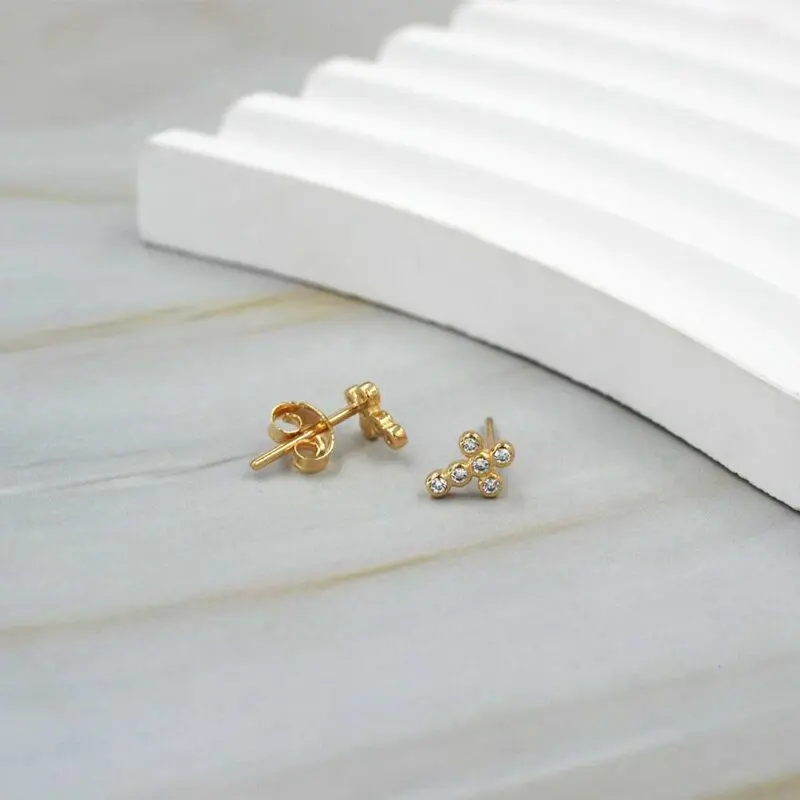 Joyas de oro 18 quilates – aros femeninos y elegantes