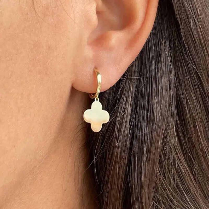 Aros de oro amarillo 18k – piezas elegantes y modernas