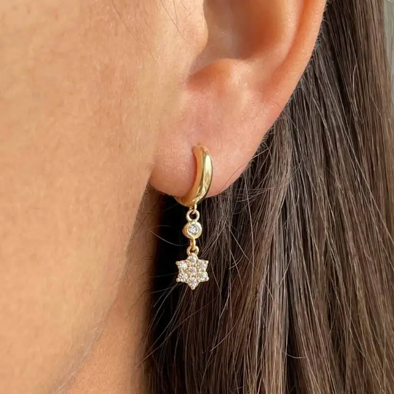 Aros de oro 18K para mujer – estilo clásico y refinado