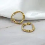Aros lisos de oro amarillo 18K – estilo sofisticado