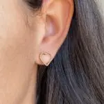 Aros delicados de oro amarillo – joyas perfectas para regalo