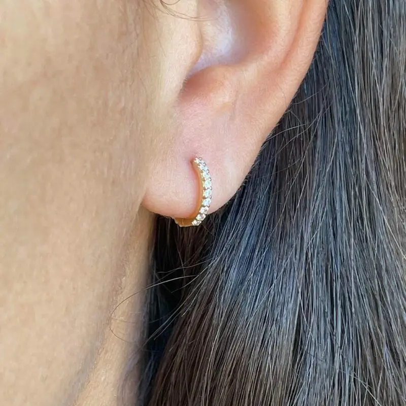 Aros de oro 18K para mujer – estilo clásico y refinado