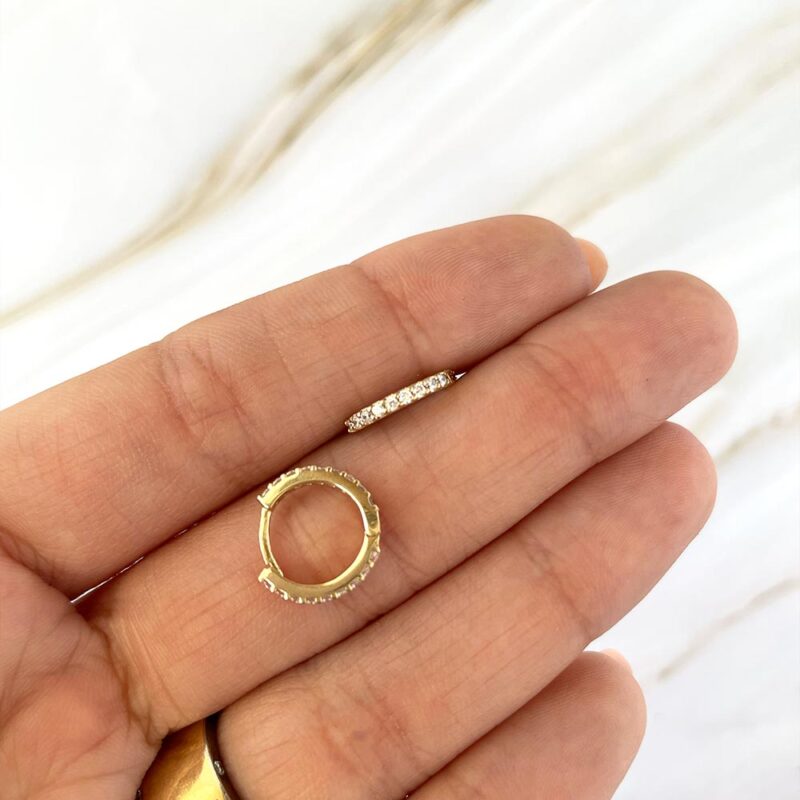 Aros pequeños con brillo – oro amarillo 18 quilates