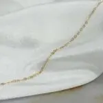 Pulsera delicada de oro 18K – joya premium para regalo