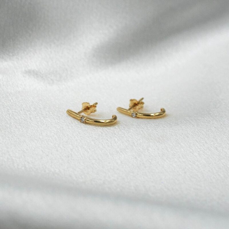 Aros pequeños de oro 18k con circón, estilo delicado para uso diario