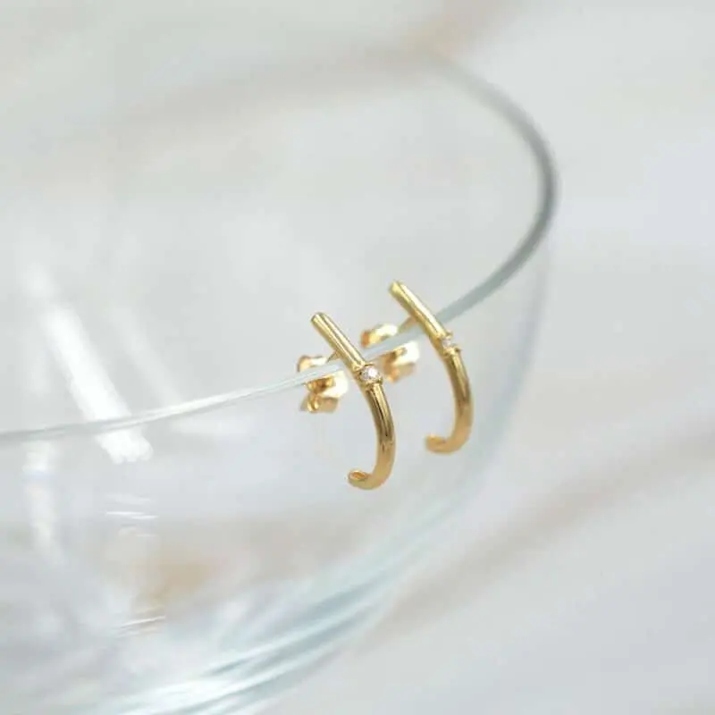 Aros de oro 18k finos y livianos con circón, perfectos para regalo