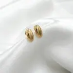 Aro Oval Oro Amarillo 18k - aro elegante para mujer, diseño atemporal y clásico