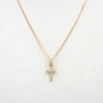 CON_CRUZCIRCONES1 Conjunto Cruz de oro 18k con circones, joya delicada y elegante.