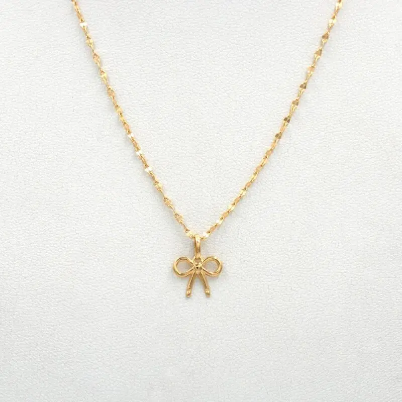 Conjunto Lazo de oro 18k con cadena y colgante delicado, joya femenina y elegante.