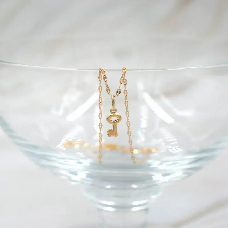 Collar llave de oro 18k para regalo, diseño pequeño y atemporal