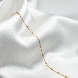 ulsera Alice de oro 18k para mujer, diseño delicado y brillante.