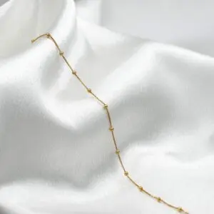 ulsera Alice de oro 18k para mujer, diseño delicado y brillante.