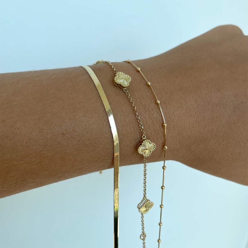 Pulsera delicada de oro 18k para mujer, modelo Alice, perfecta para combinar.