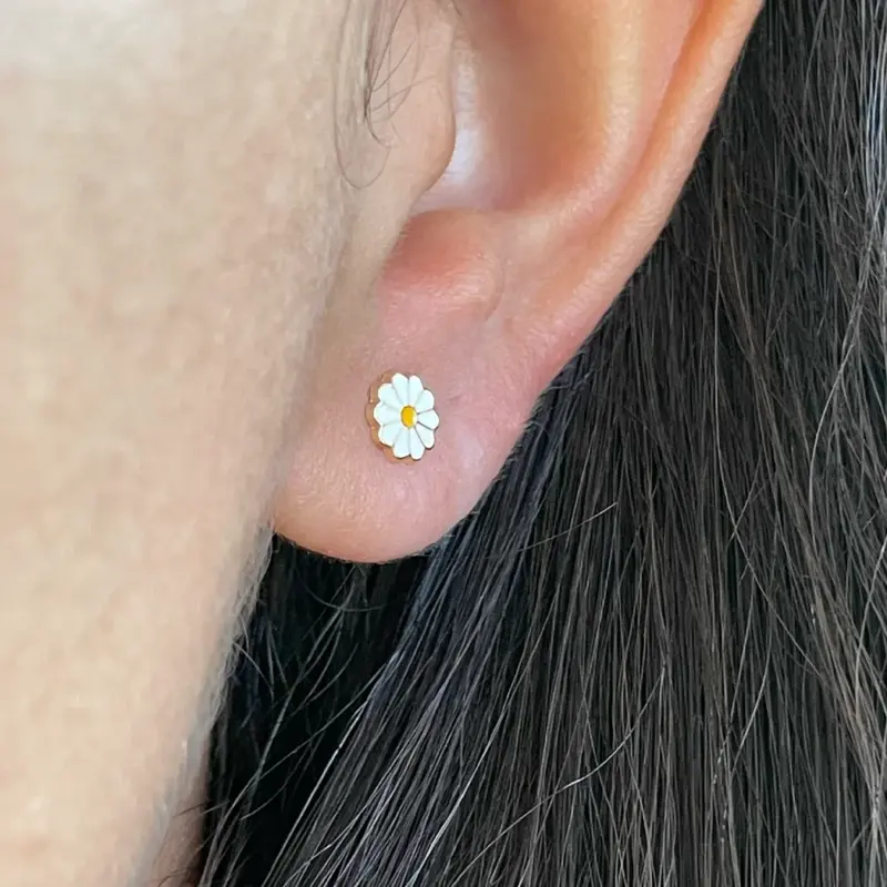 aro pequeño oro 18k margarita esmaltada