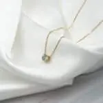 Collar Punto de luz, un modelo clasico y atemporal.