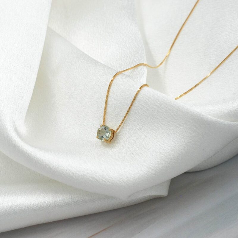 Collar Punto de luz, un modelo clasico y atemporal.