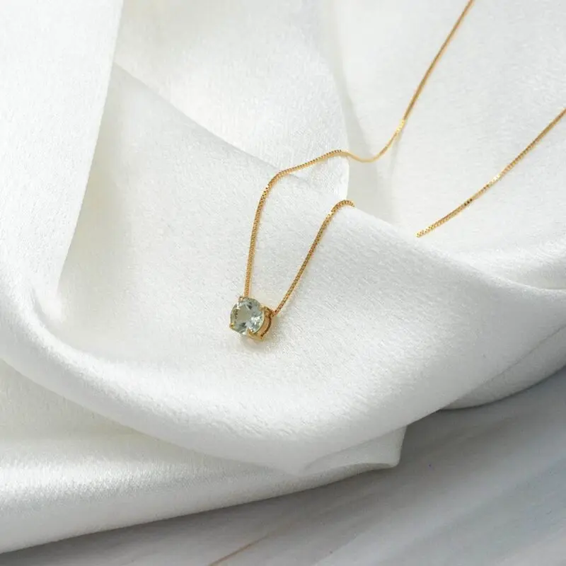 Collar Punto de luz, un modelo clasico y atemporal.